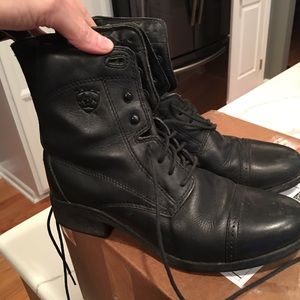 Ariat heritage III round toe lace up riding boots